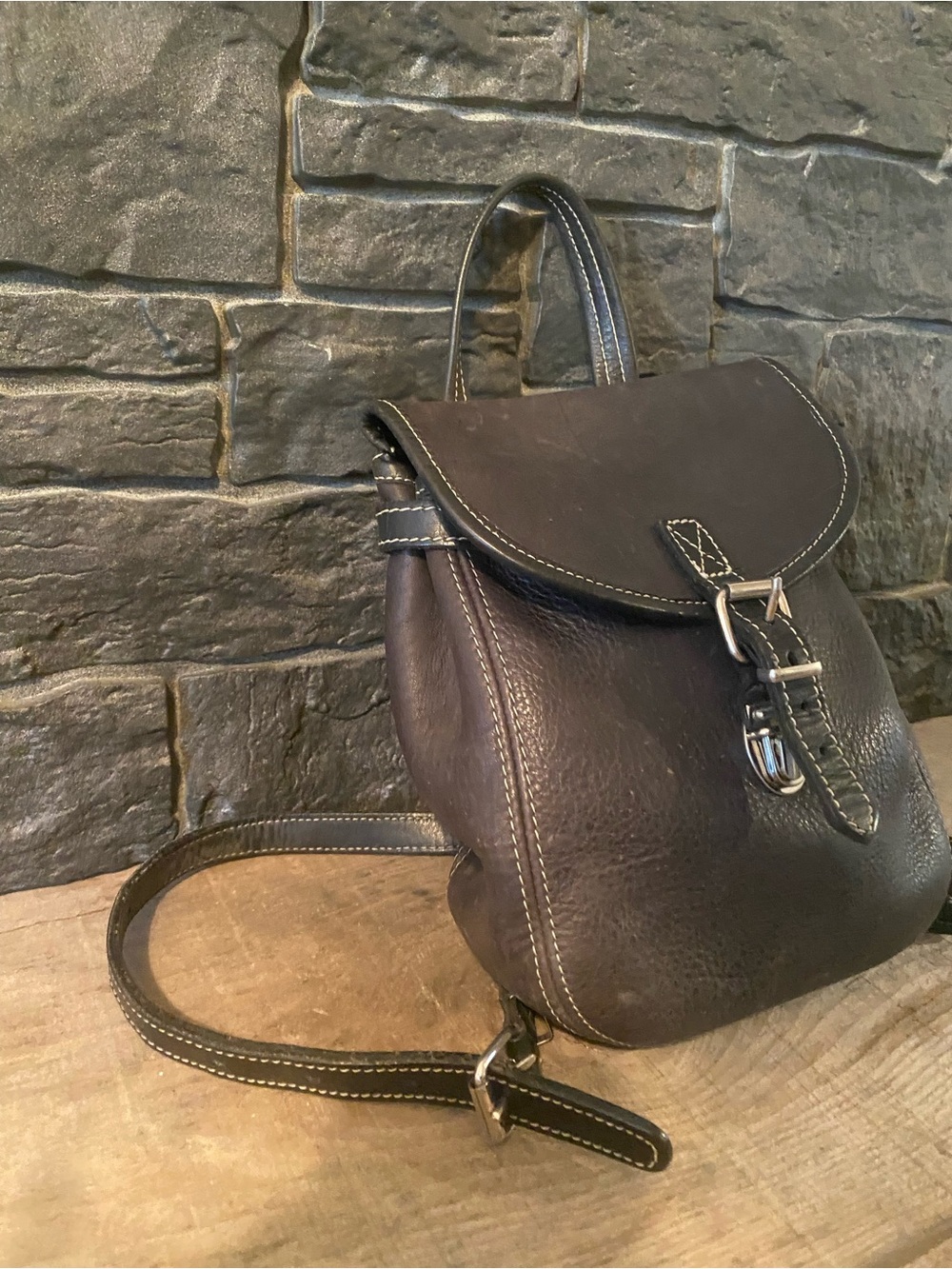 Vintage Roots Leather Backpack - Picture 2 of 10